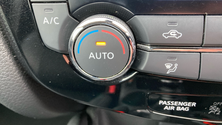 Nissan Qashqai 1.3 DiG-T Tekna 5dr Petrol Hatchback